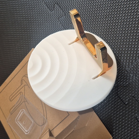 New in Box ** Blow Dryer Rack - Bathroom Organized! - Picture 2 of 11